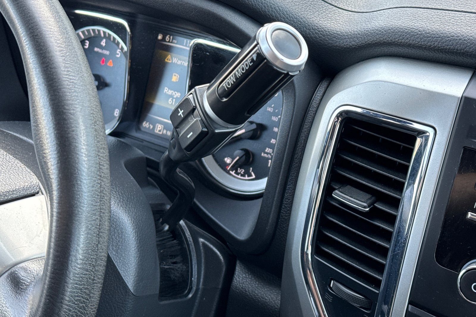 Used 2017 Nissan Titan SV AWD/4WD image 19