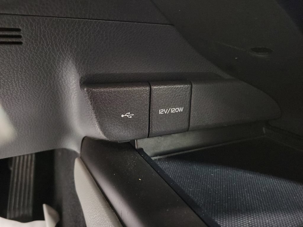Used 2022 Toyota Camry SE FWD image 18