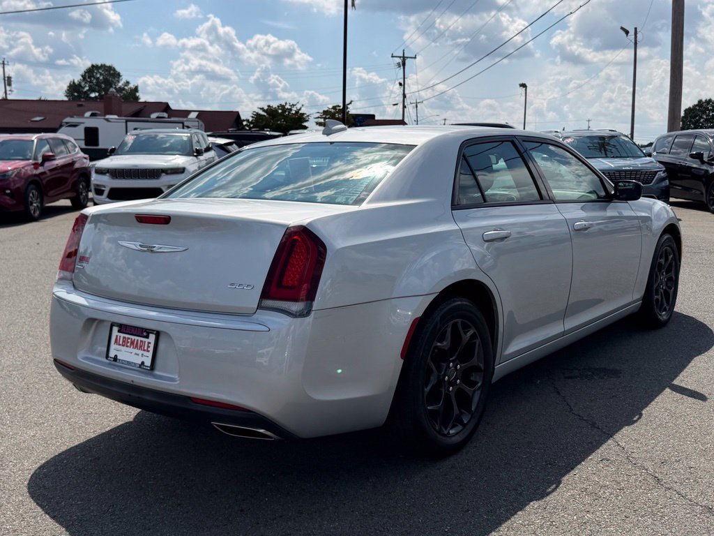 Used 2019 Chrysler 300 Touring w/ Sport Appearance Package AWD/4WD image 3