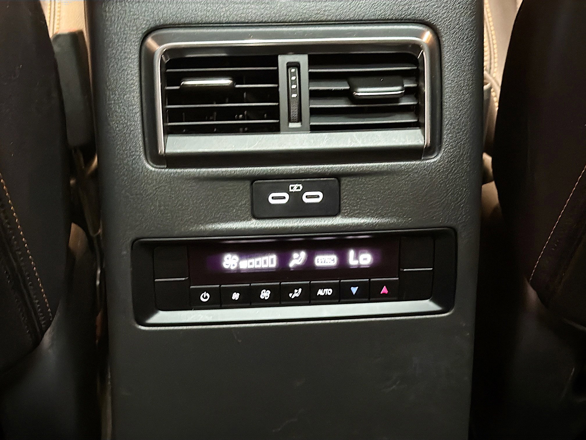 Used 2024 MAZDA CX-90 Plug-In Hybrid w/ Premium Pkg image 28