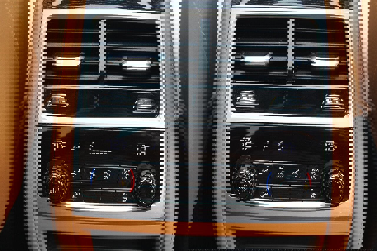 Used 2019 BMW 750i image 9