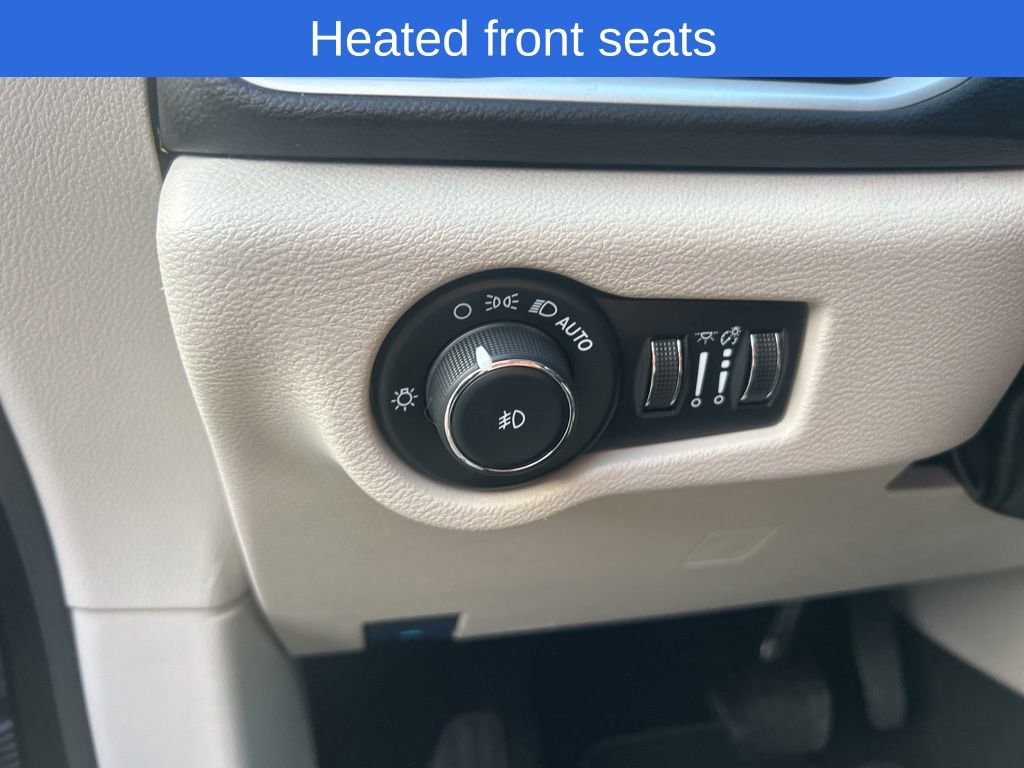 Used 2024 Chrysler Pacifica Touring-L image 18