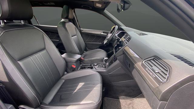 Used 2022 Volkswagen Tiguan SE R-Line AWD/4WD image 25