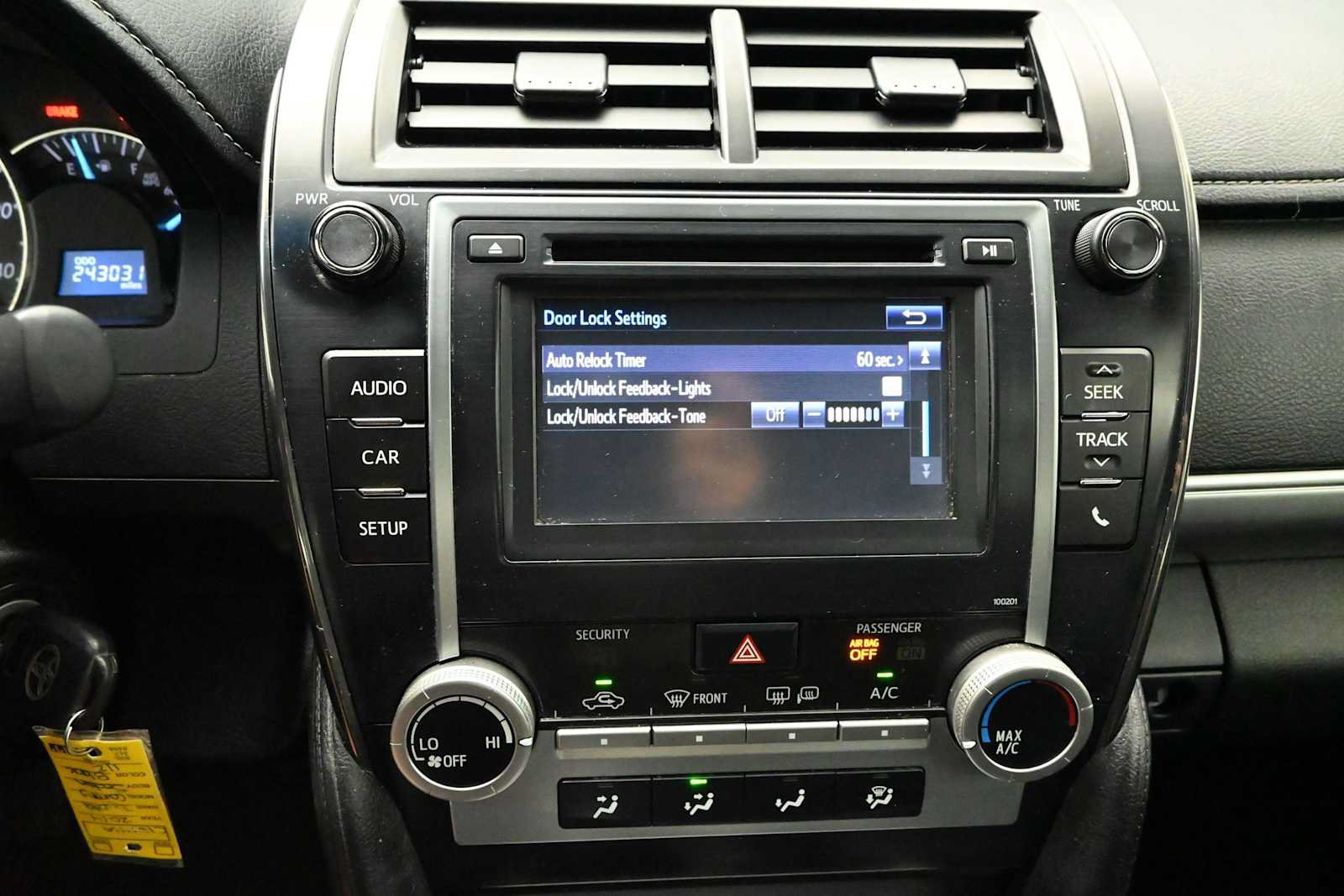 Used 2014 Toyota Camry SE FWD image 35