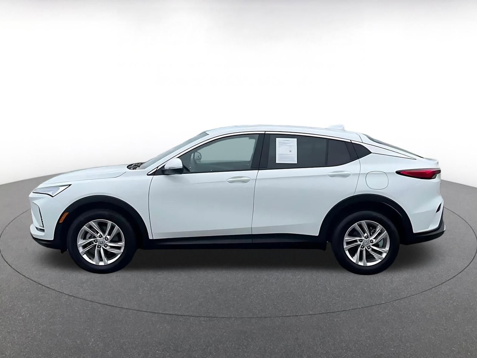 Used 2025 Buick Envista Preferred image 9