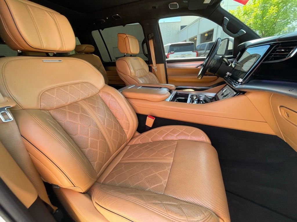 Used 2022 Jeep Grand Wagoneer Series III w/ Flexible Seating Group AWD/4WD image 28