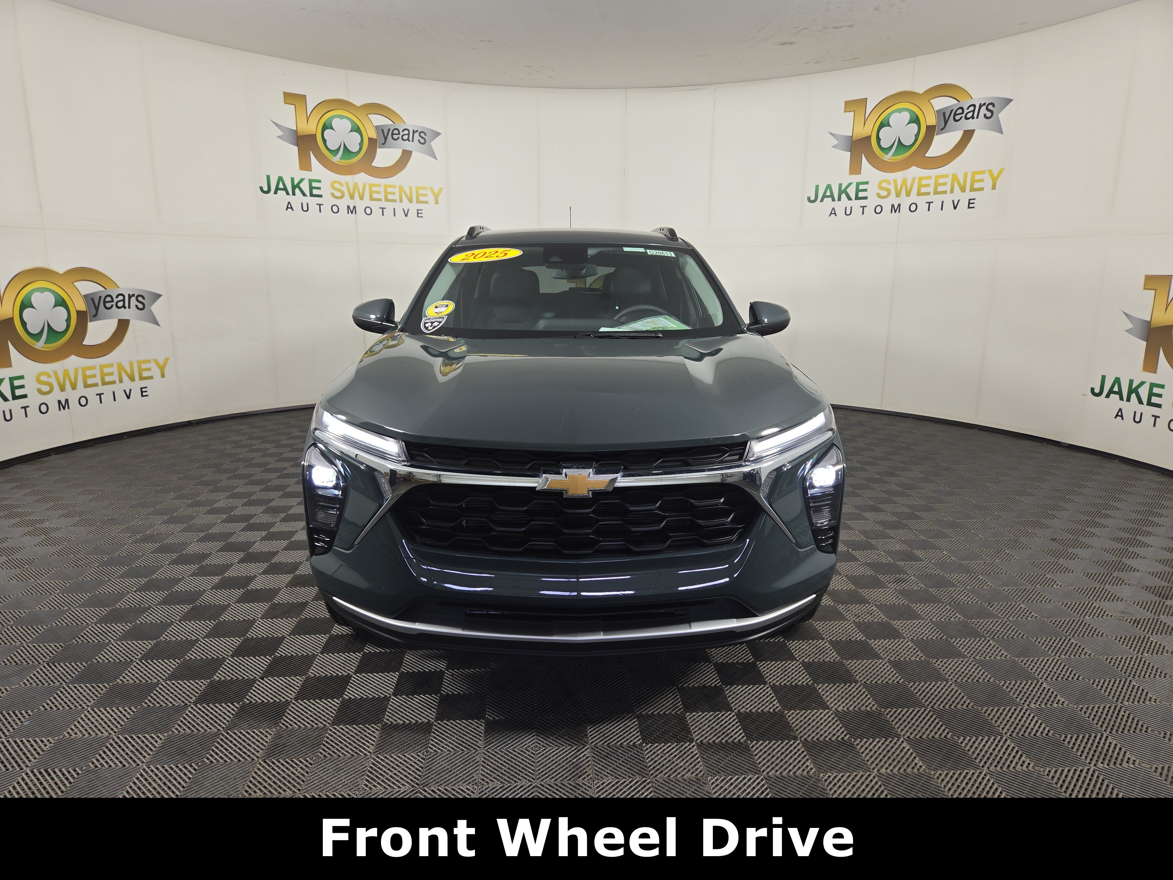 Certified 2025 Chevrolet Trax LT FWD image 2