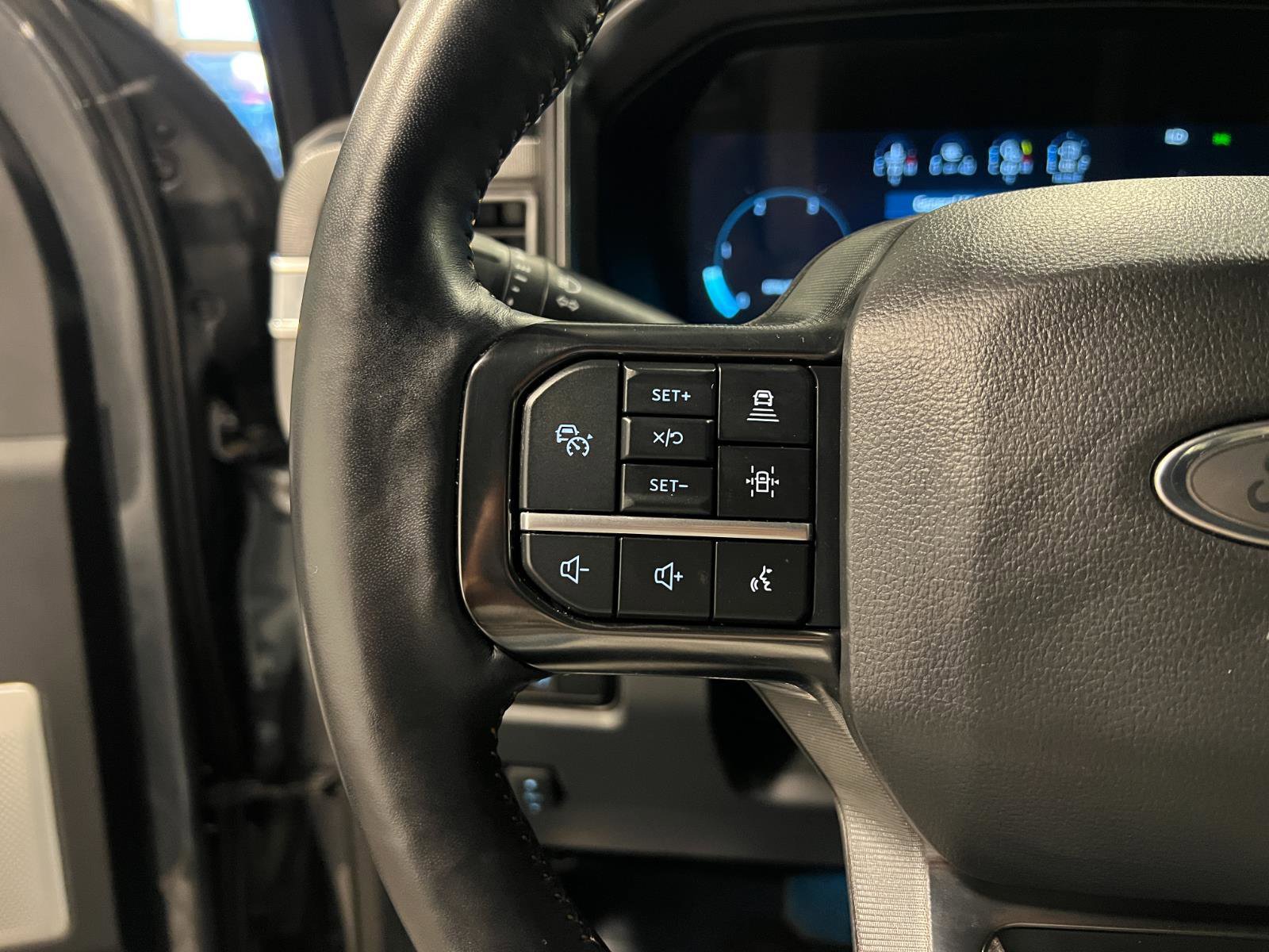 Used 2024 Ford F250 Platinum image 13