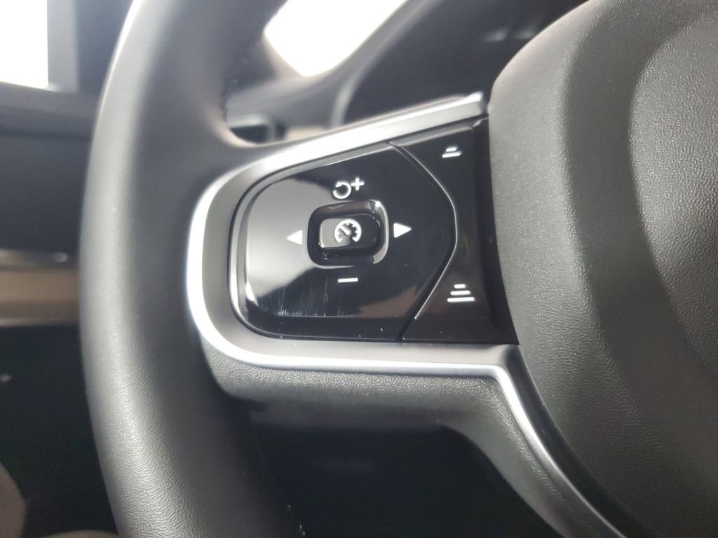 Certified 2025 Volvo XC90 B5 Core w/ Climate Package image 27