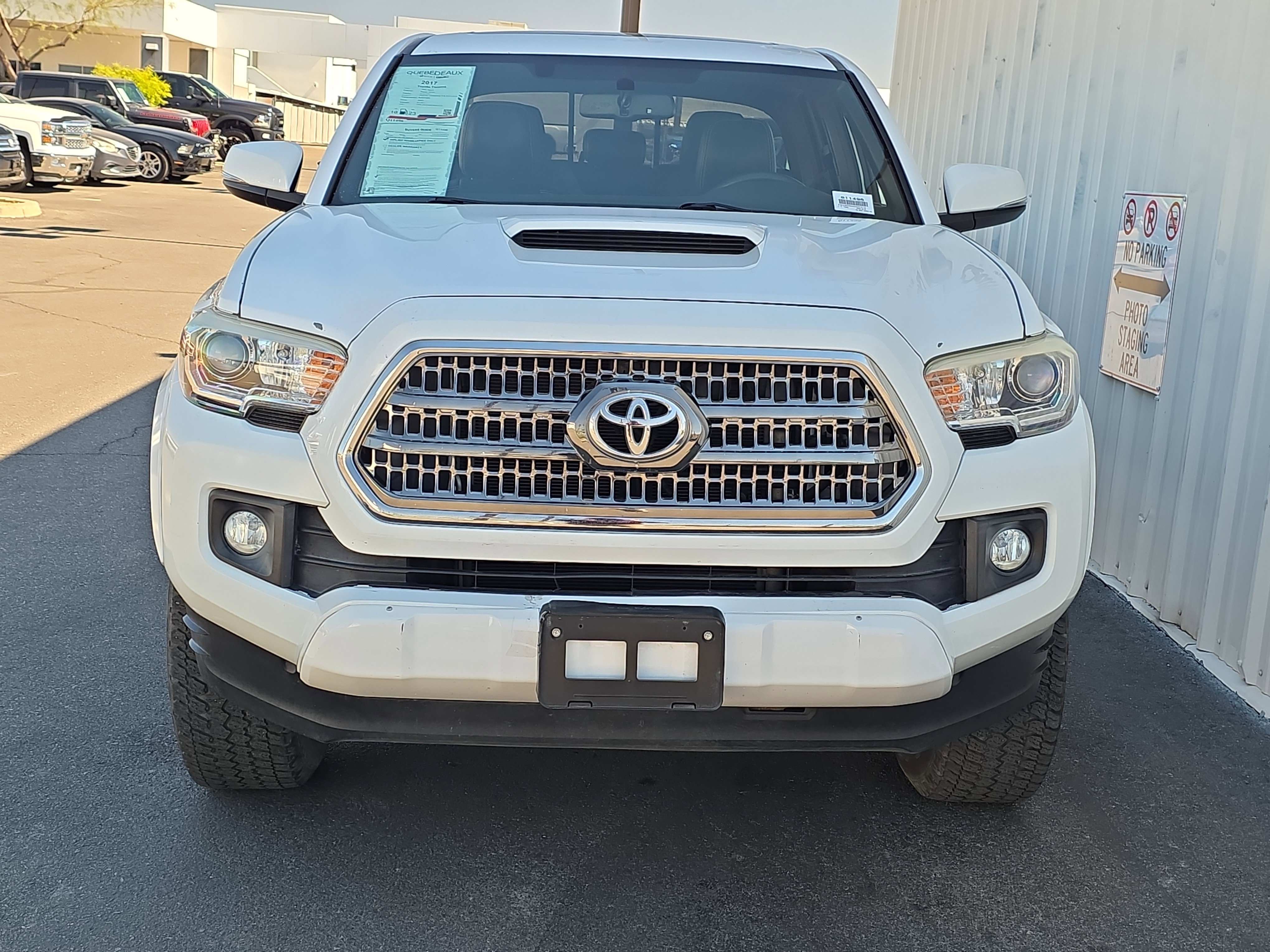 Used 2017 Toyota Tacoma TRD Sport w/ Premium & Technology Package AWD/4WD image 2