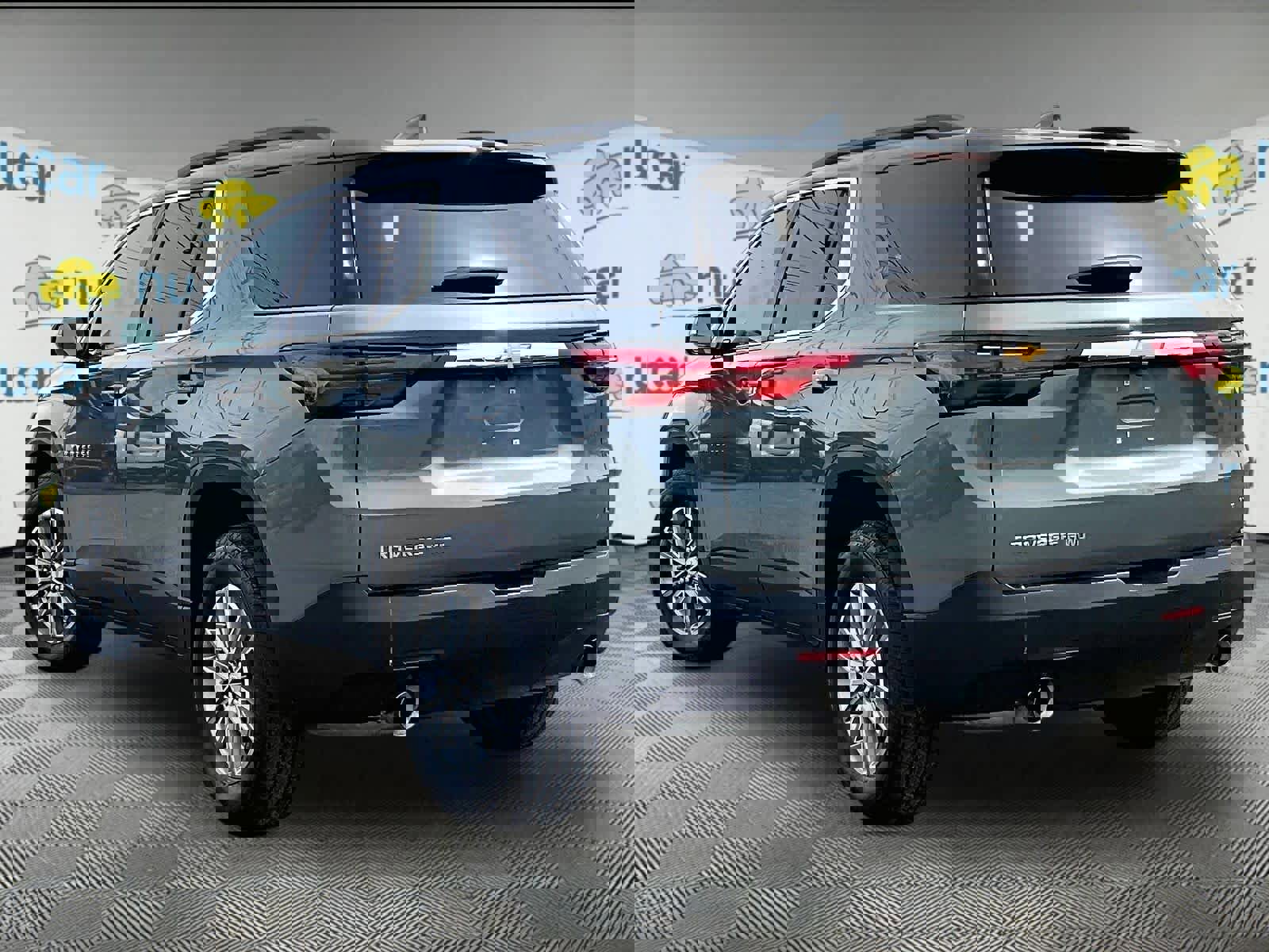 Used 2023 Chevrolet Traverse LT image 4