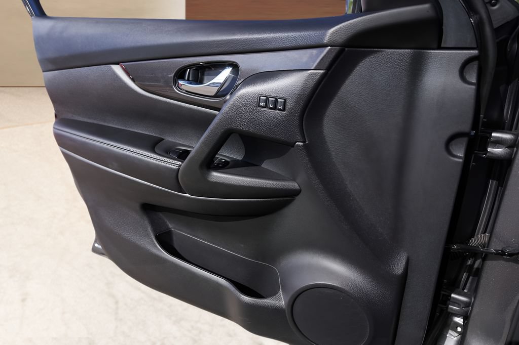 Used 2019 Nissan Rogue SV w/ Premium Package FWD image 21