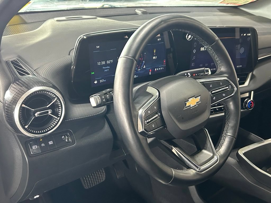 Used 2025 Chevrolet Equinox LT FWD image 18