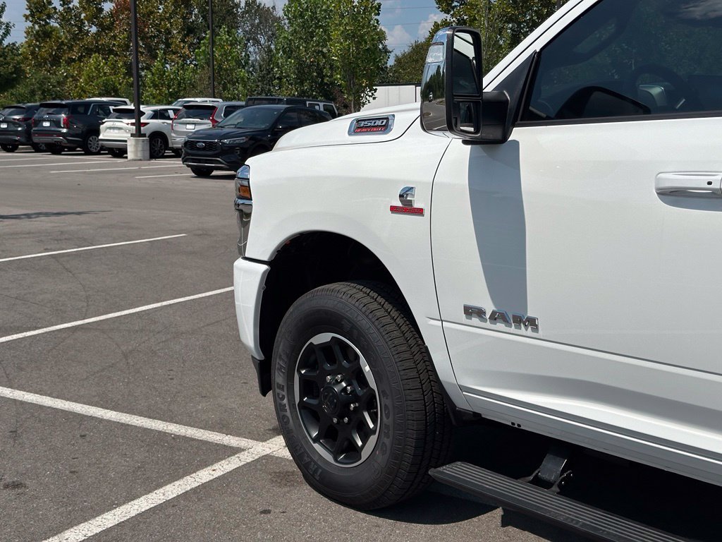 New 2026 RAM 3500 Laramie AWD/4WD image 39