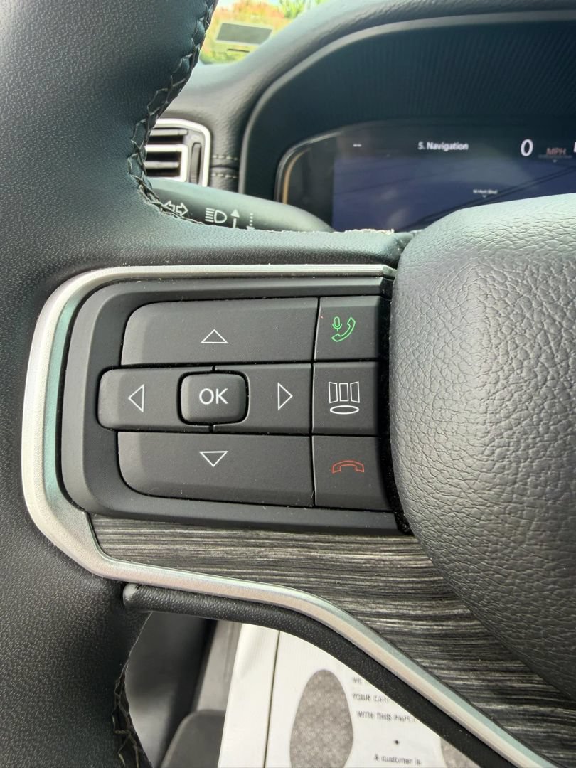 Used 2024 Jeep Wagoneer L Series II RWD image 48
