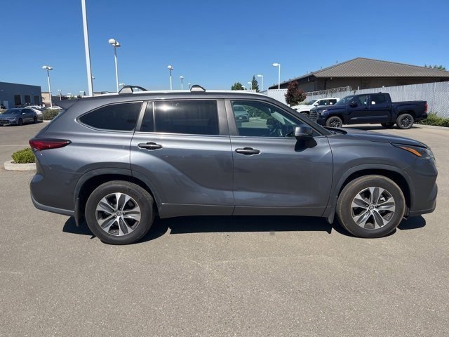 Used 2023 Toyota Highlander XLE