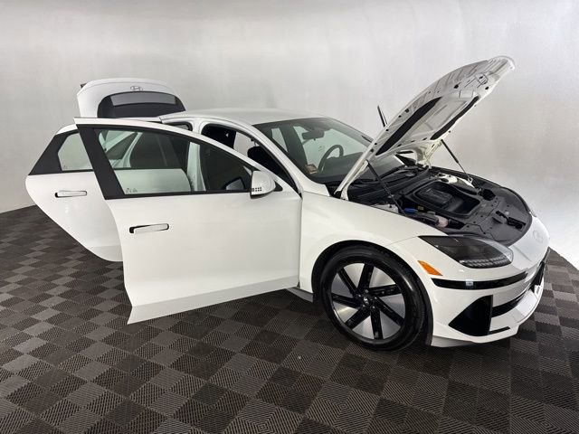 Used 2024 Hyundai Ioniq 6 SE RWD image 13
