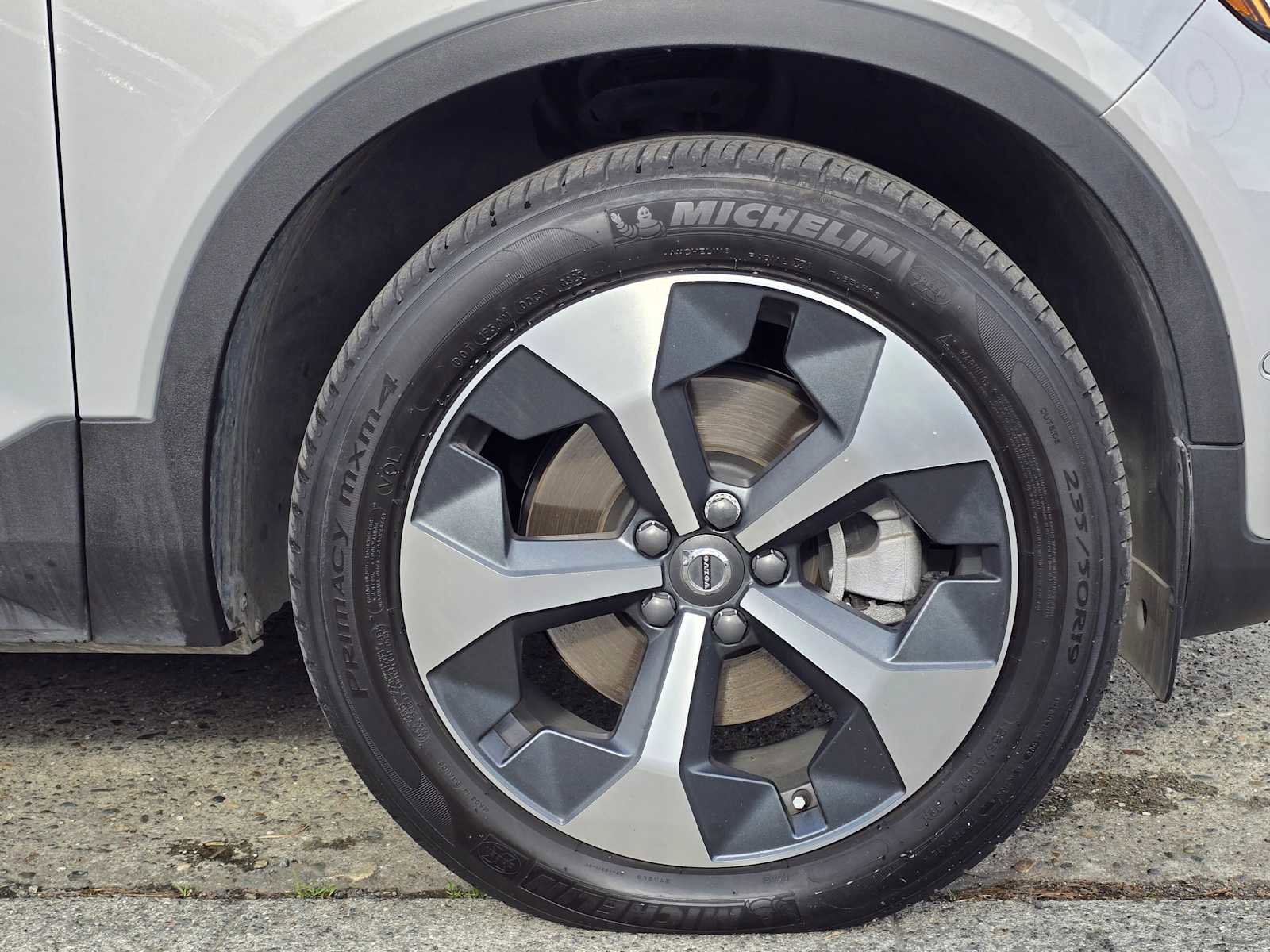 Certified 2023 Volvo XC40 B5 Plus w/ Protection Package Premier image 9