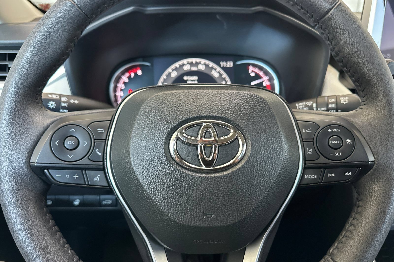Used 2024 Toyota RAV4 XLE w/ Convenience Package FWD image 25