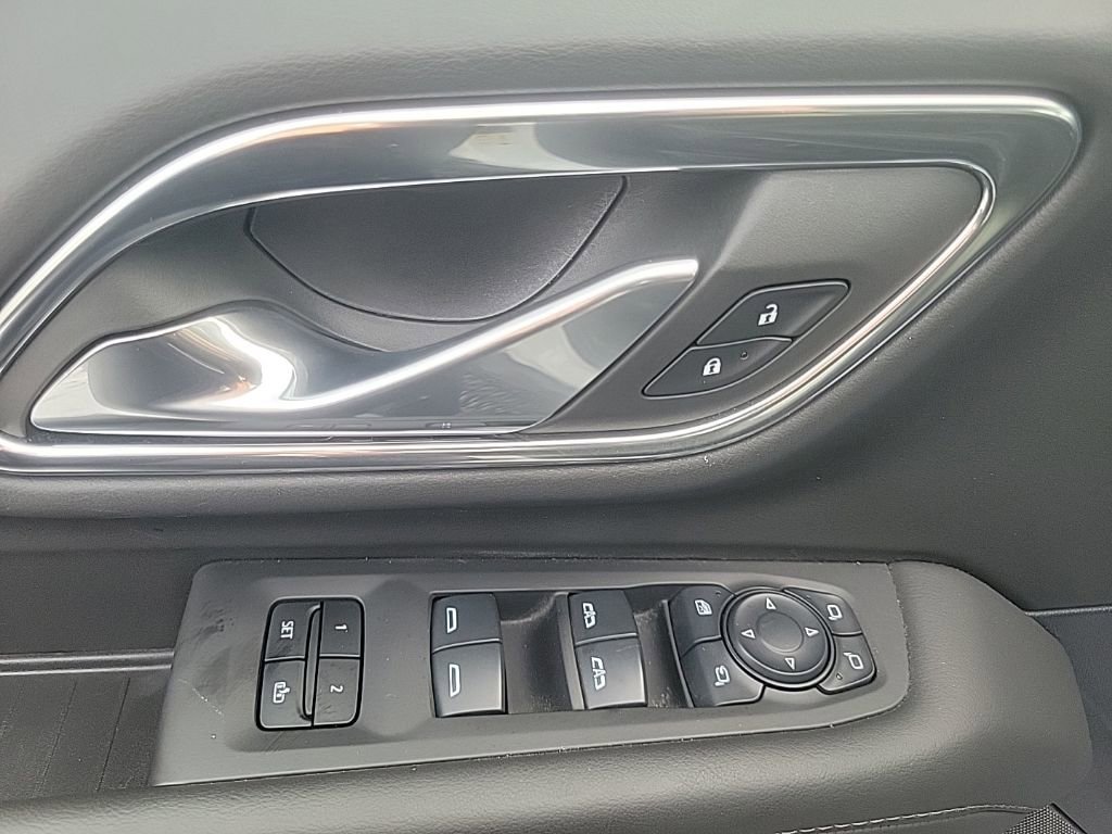 Used 2024 Chevrolet Suburban Z71 w/ Luxury Package image 24