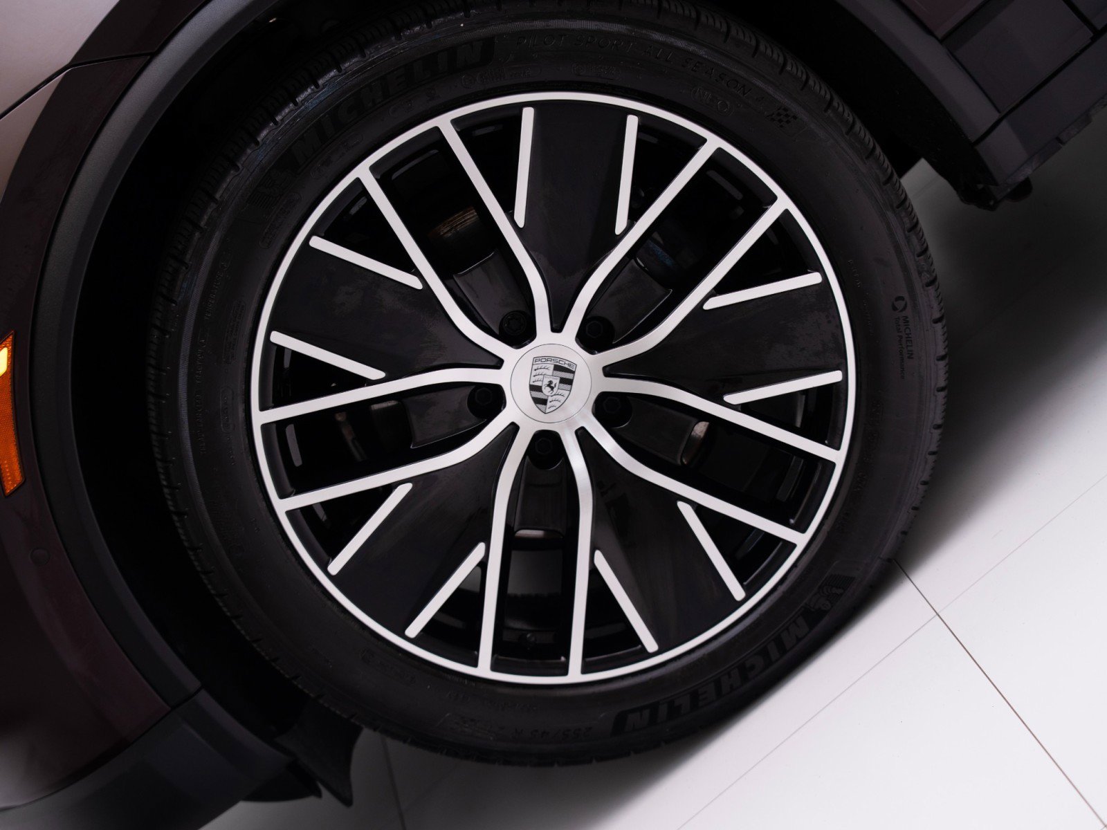 Certified 2025 Porsche Macan Electric image 12