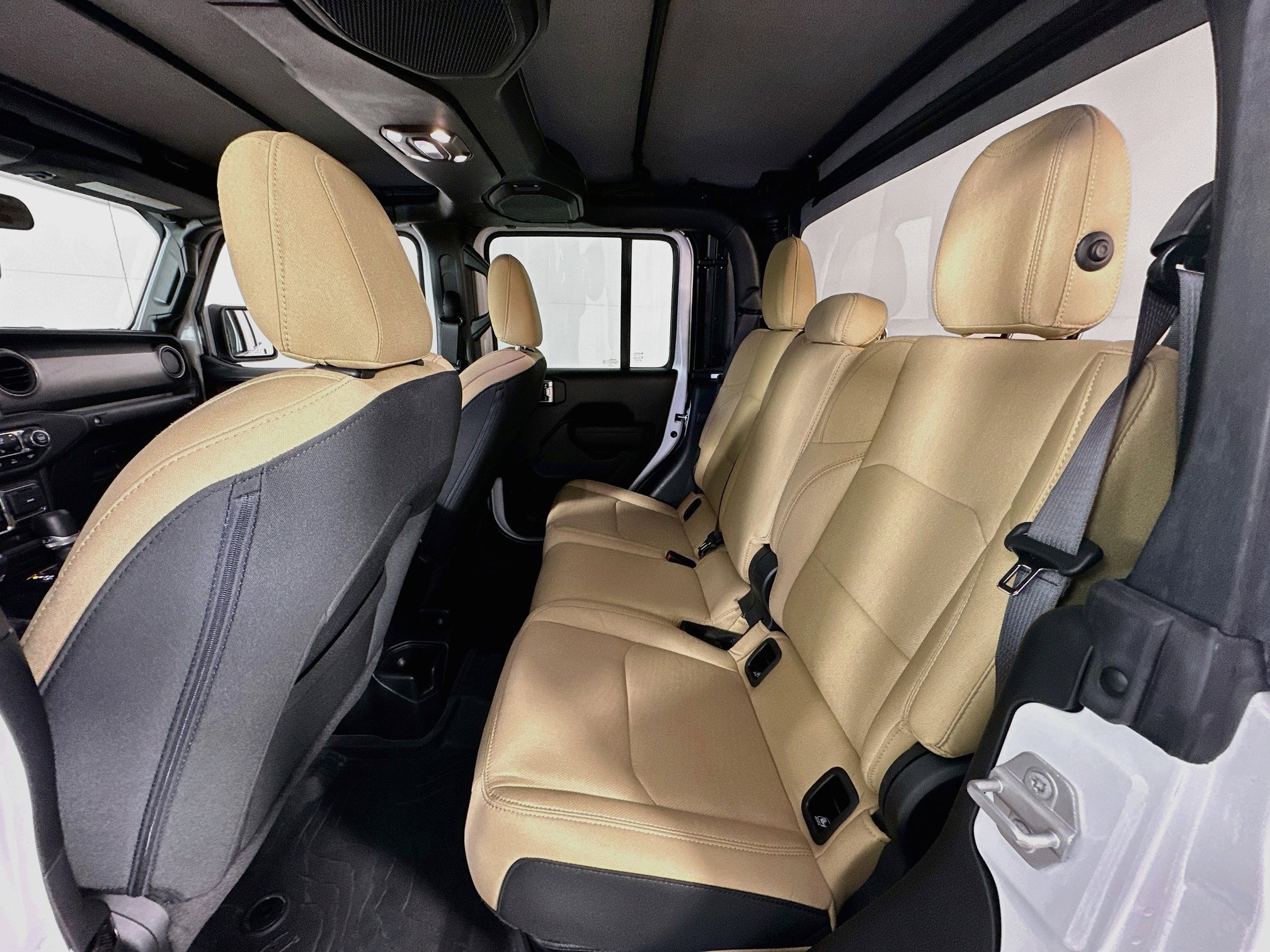 Used 2023 Jeep Gladiator Willys AWD/4WD image 23