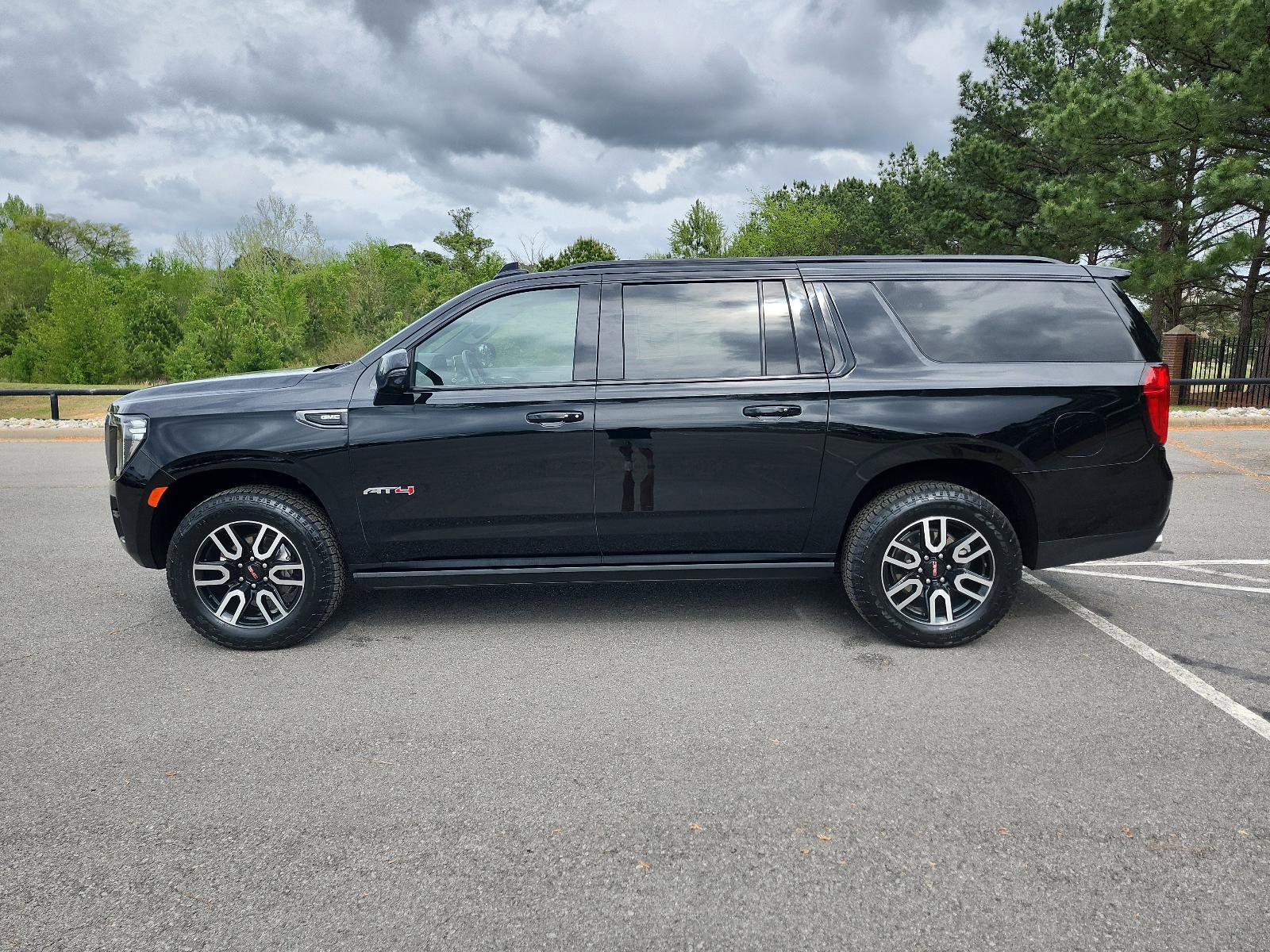 Certified 2024 GMC Yukon XL AT4 w/ AT4 Premium Package AWD/4WD image 2