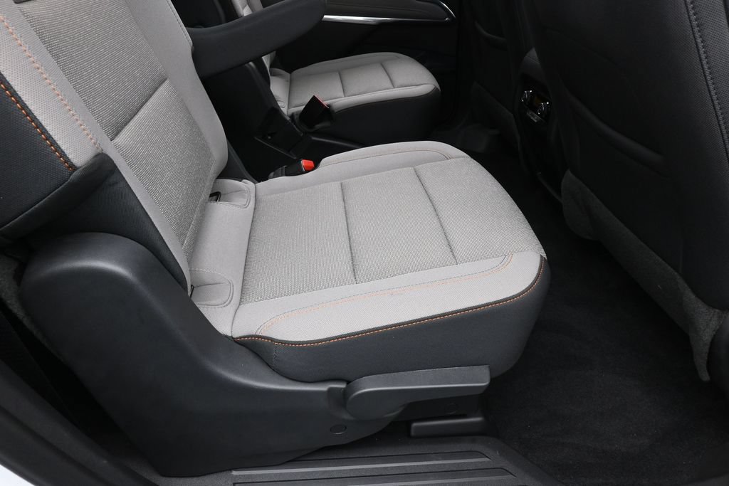 Used 2025 Chevrolet Traverse LT FWD image 39