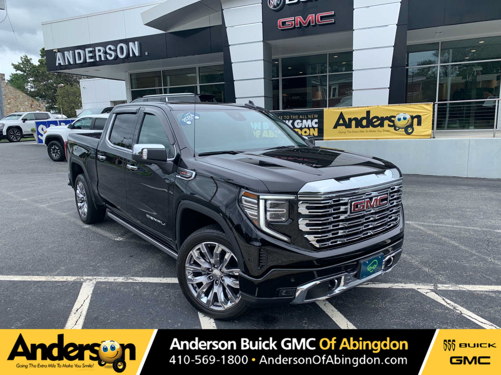 Used 2024 GMC Sierra 1500 Denali w/ Denali Reserve Package AWD/4WD image 1