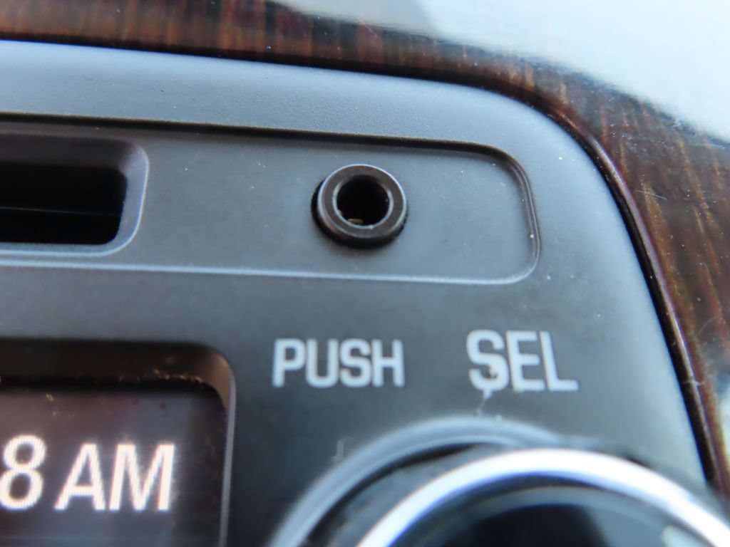 Used 2015 Chevrolet Traverse LT w/ Style and Technology Package FWD image 8