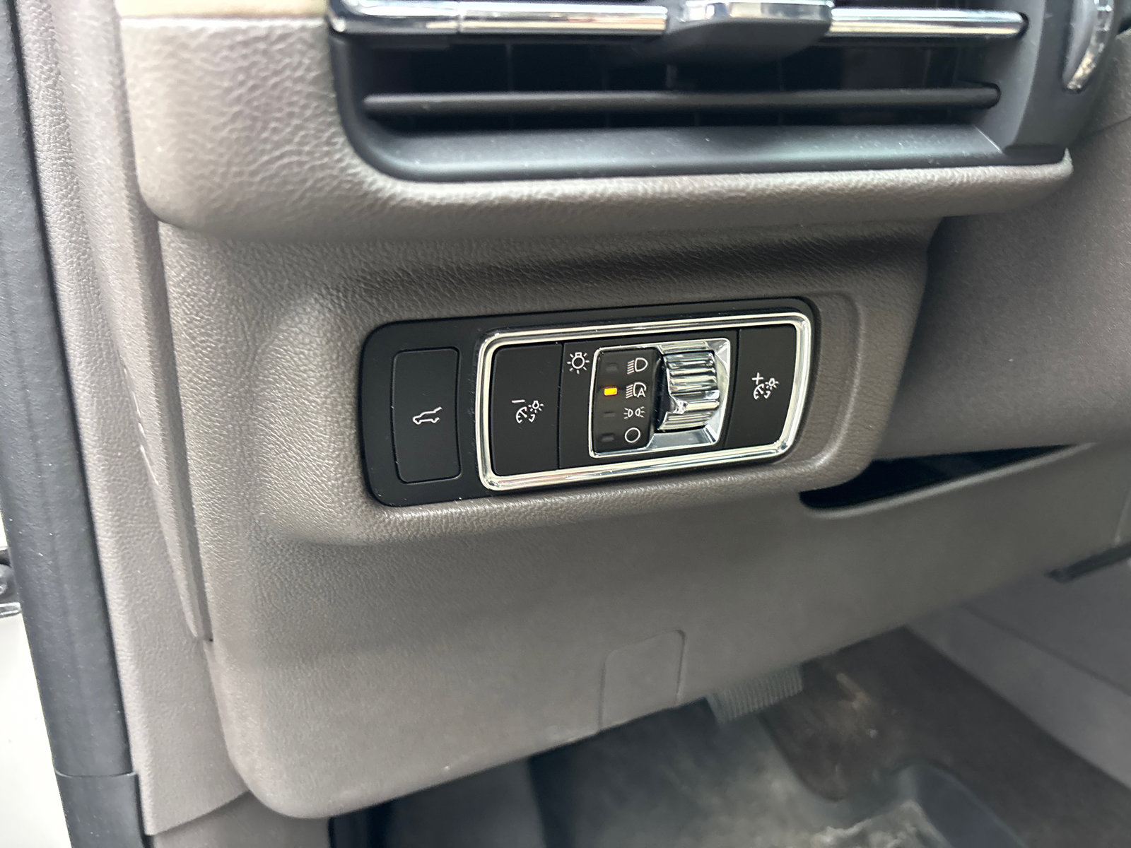 Certified 2023 Lincoln Corsair Reserve w/ Equipment Group 201A image 14