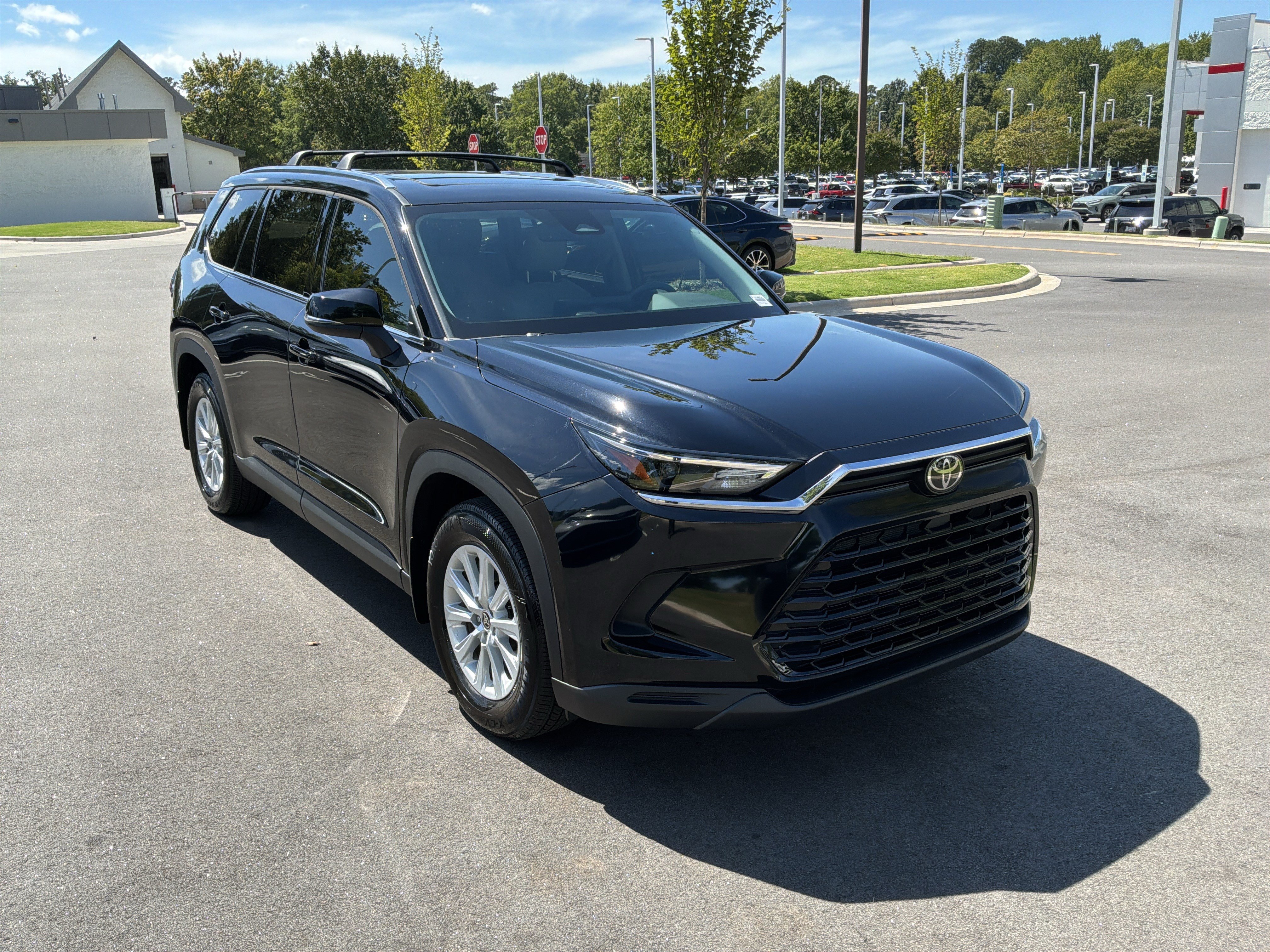 Used 2025 Toyota Grand Highlander FWD image 2