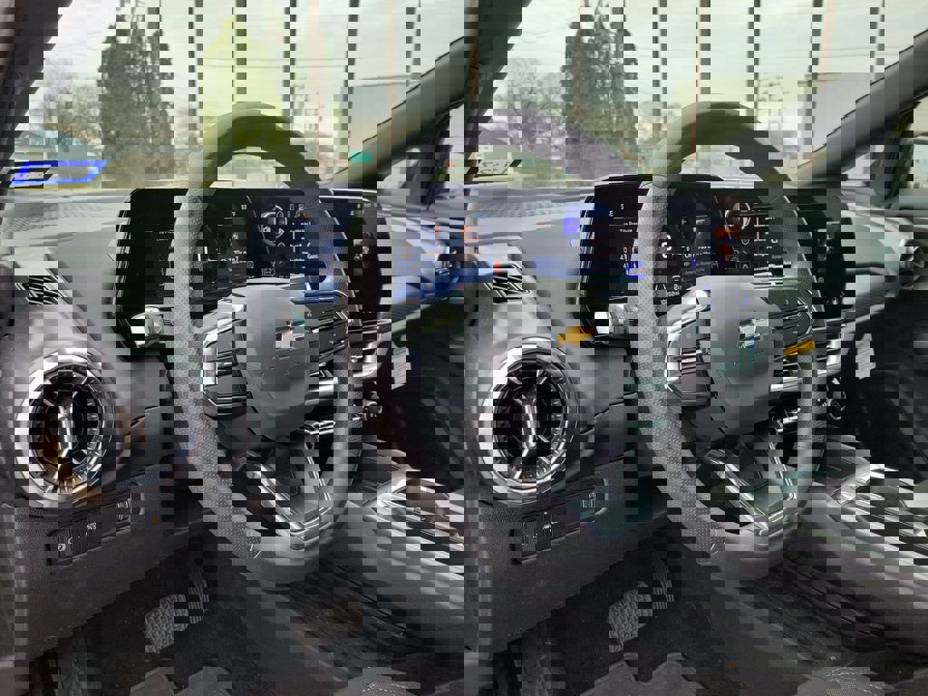 Used 2026 Chevrolet Equinox EV LT image 18