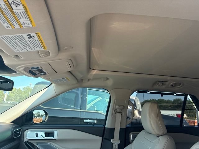 Used 2020 Ford Explorer Platinum w/ Premium Technology Package AWD/4WD image 6