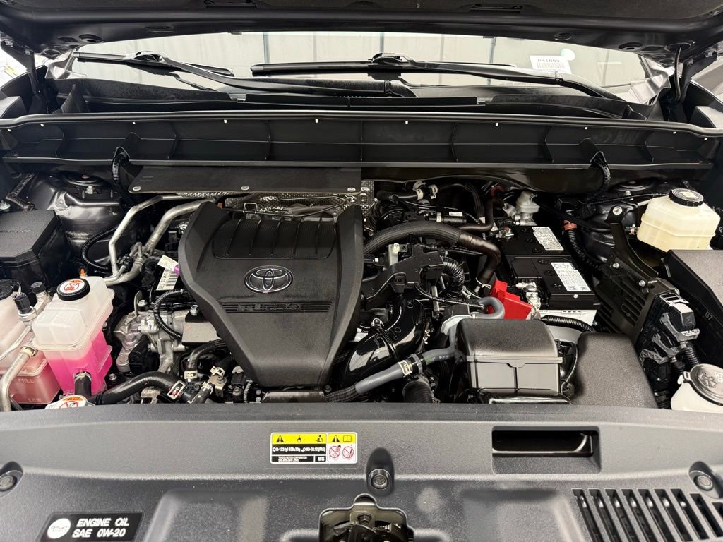 Used 2025 Toyota Highlander LE image 9