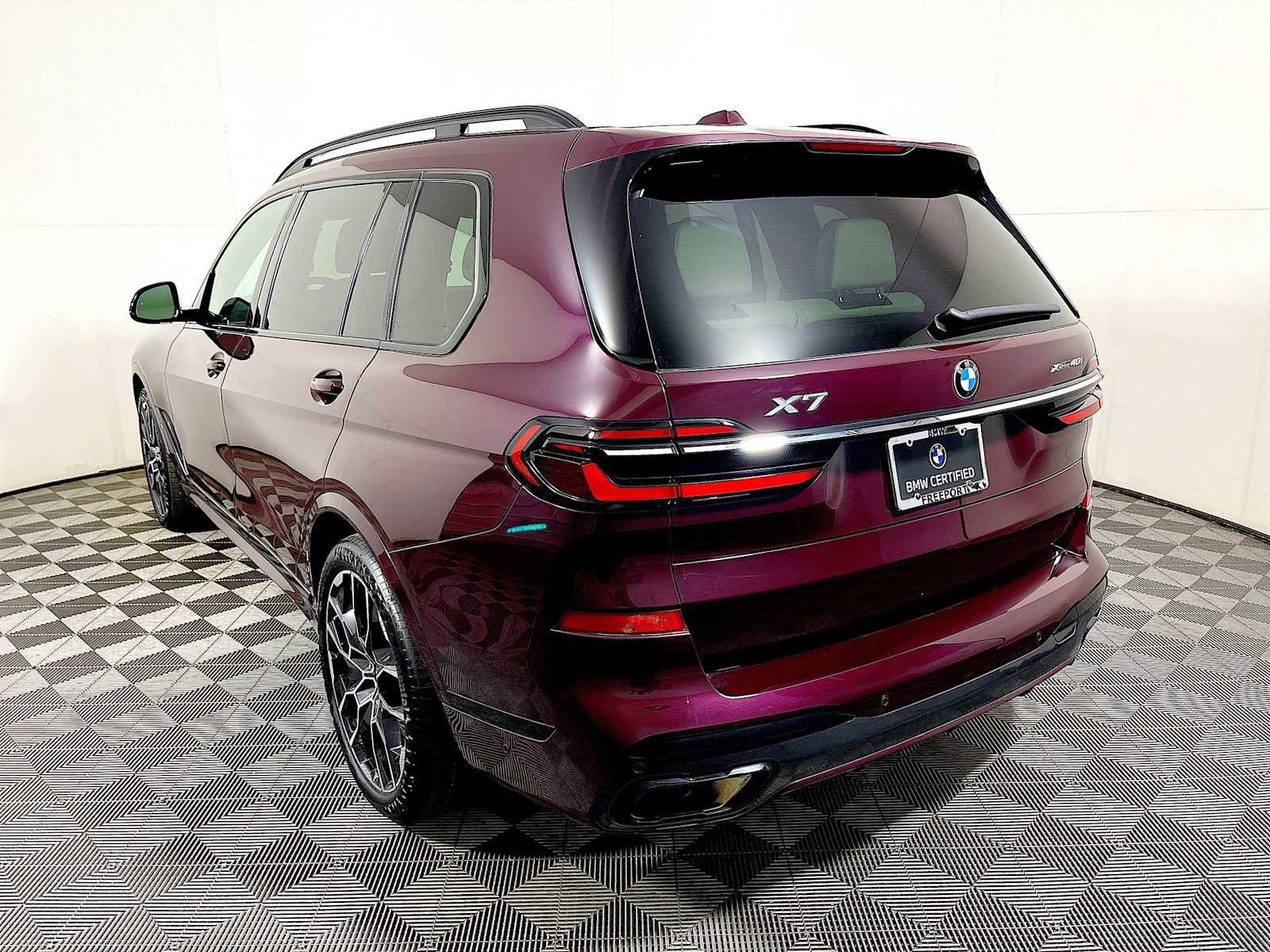 Certified 2023 BMW X7 xDrive40i w/ M Sport Package image 4