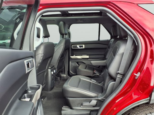 Used 2023 Ford Explorer XLT w/ Equipment Group 202A AWD/4WD image 19