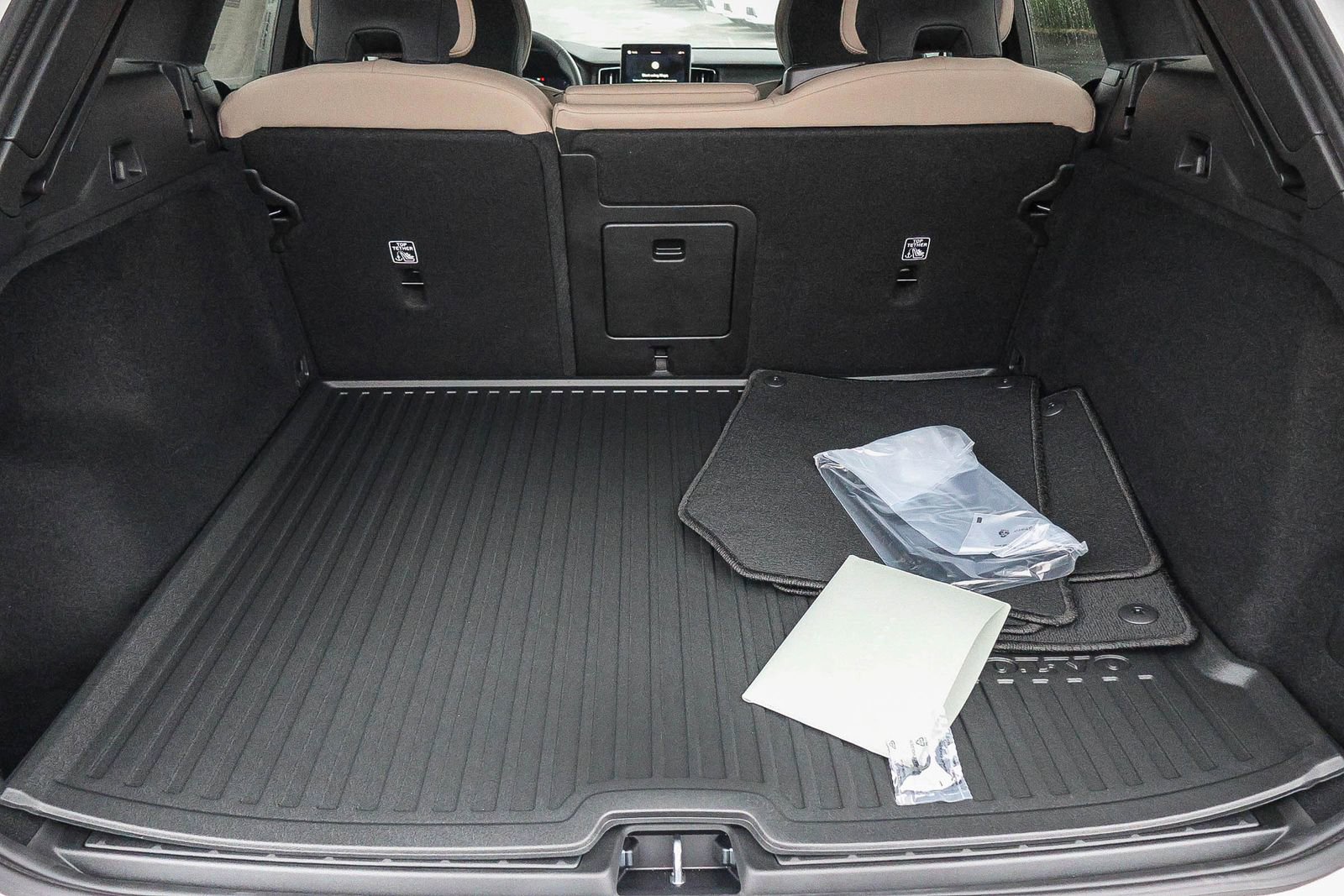 New 2026 Volvo XC60 B5 Core w/ Climate Package image 26