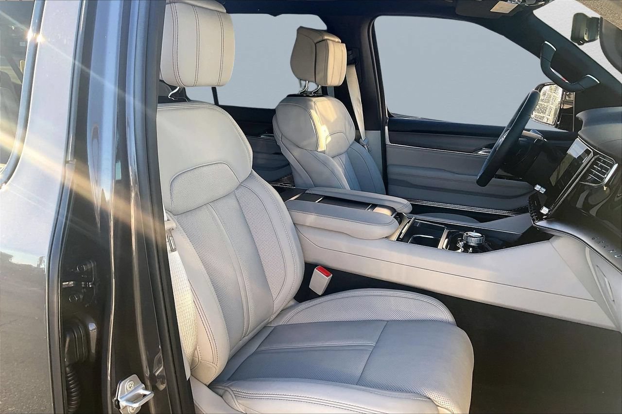 New 2026 Jeep Grand Wagoneer L Summit w/ Premium Group III AWD/4WD image 24