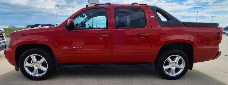 Used 2011 Chevrolet Avalanche LS w/ Convenience Package AWD/4WD image 5