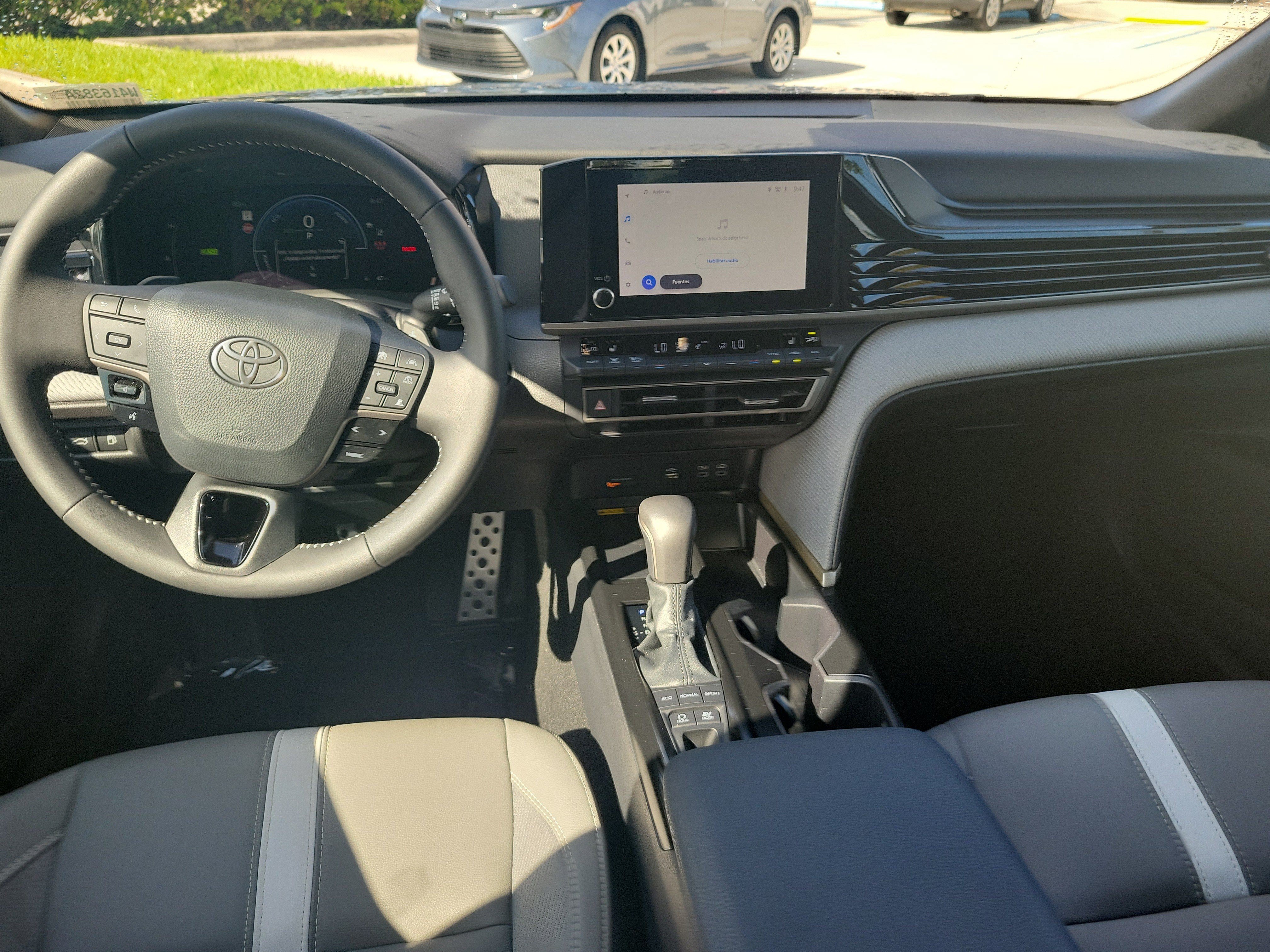 Used 2026 Toyota Camry SE w/ Convenience Package FWD image 16