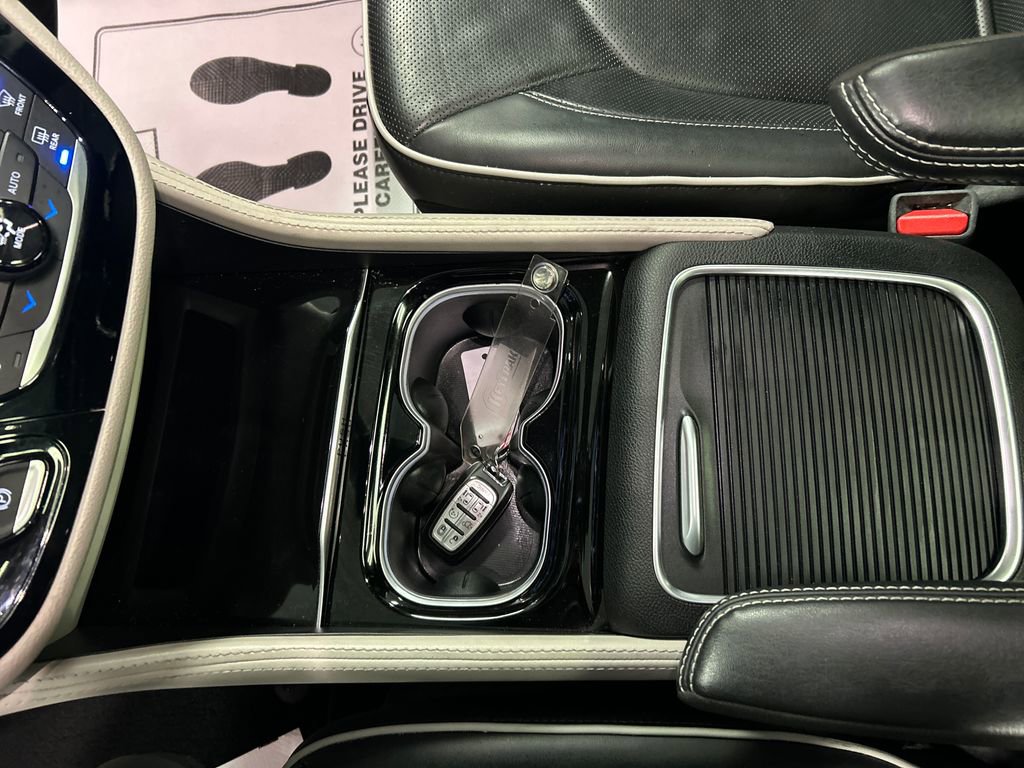Used 2024 Chrysler Pacifica Limited image 21