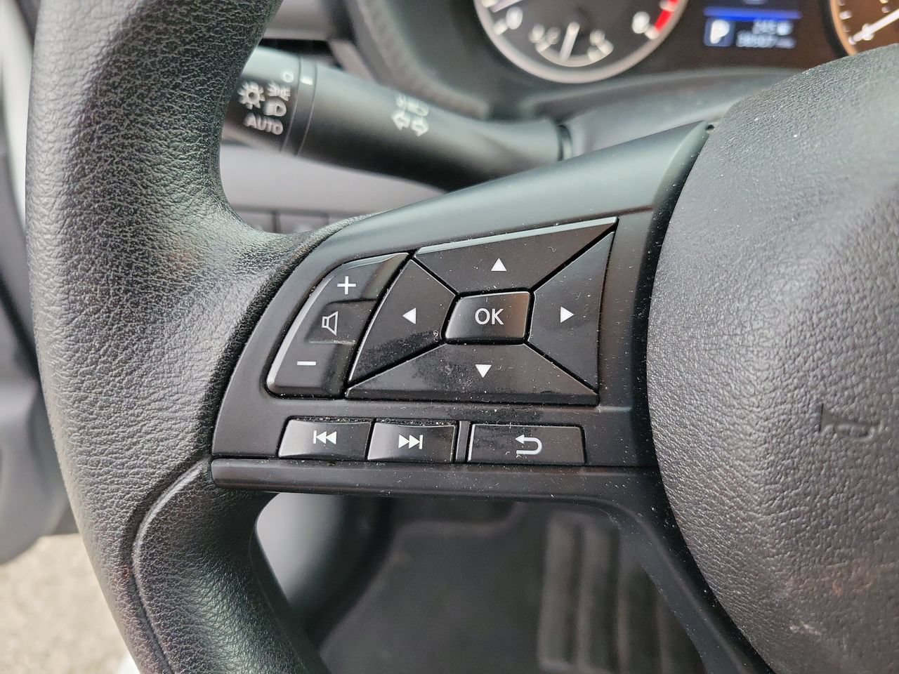 Used 2024 Nissan Sentra S FWD image 17