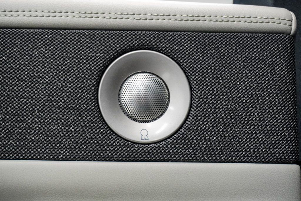 Used 2025 Lincoln Navigator L Reserve image 11