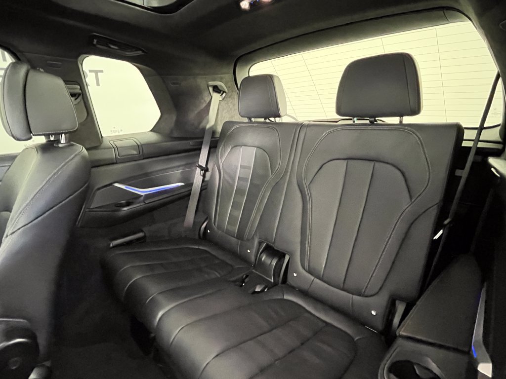 Used 2021 BMW X7 xDrive40i w/ M Sport Package AWD/4WD image 20