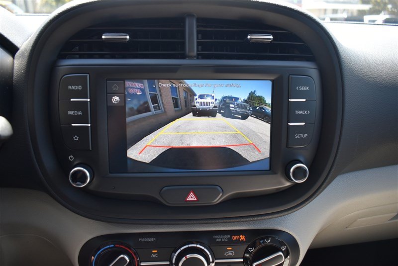 Used 2025 Kia Soul LX w/ LX Technology Package FWD image 17