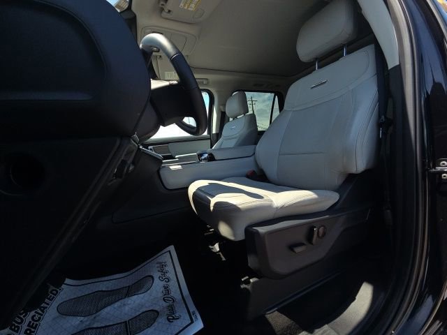 Certified 2025 Ford Expedition Max Platinum image 14