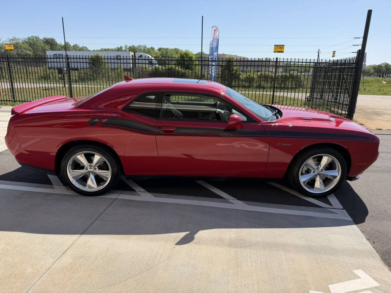 Used 2015 Dodge Challenger R/T Plus RWD image 9