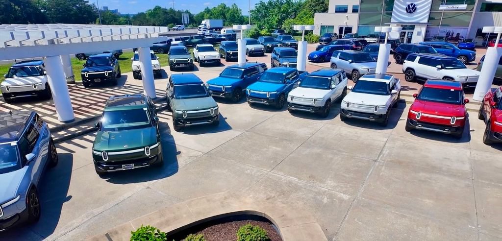 Used 2022 Rivian R1T Adventure AWD/4WD image 2