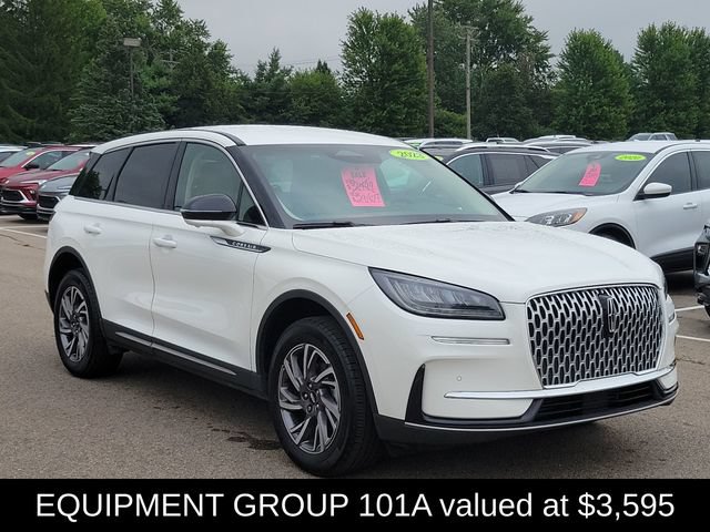 Used 2023 Lincoln Corsair AWD w/ Equipment Group 101A image 3